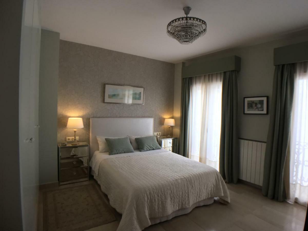 Guest House Europa 12 Севілья Екстер'єр фото